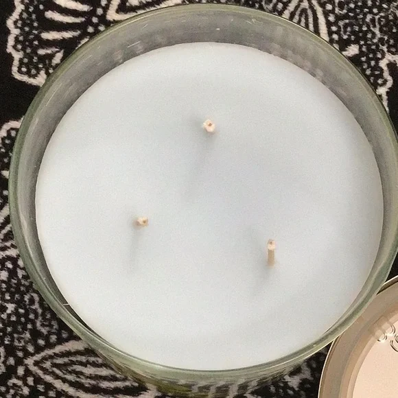 Bath and body works Bahama fizz candle. Price is firm. - Picture 2 of 3